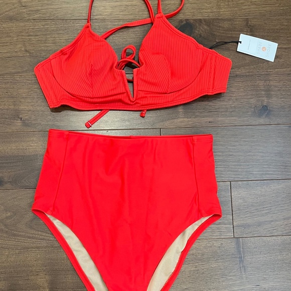 Target underwire bikini top with high waisted bottoms (never worn) - Picture 1 of 4